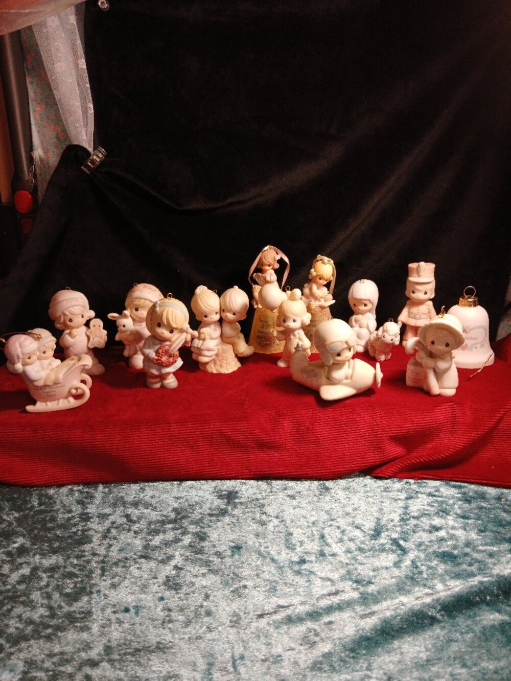 Precious Moments - Varied lot of 14 Ornaments